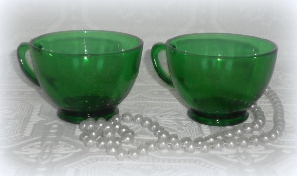 https://www.lisascreativedesigns.com/wp-content/uploads/2015/06/Vintage-Green-Glass-Punch-Cups-2.jpg